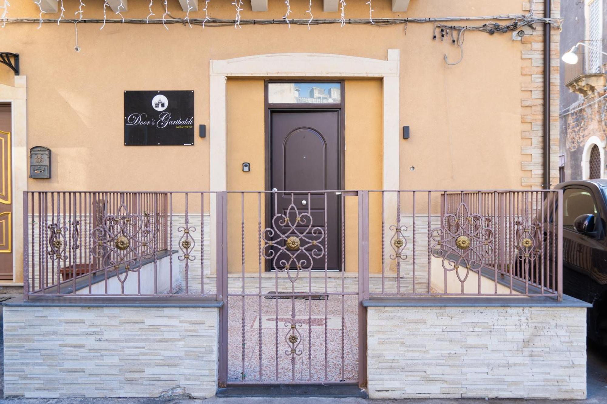 Casa vacanze Door's Garibaldi Aeroporto di Catania Fontana Rossa